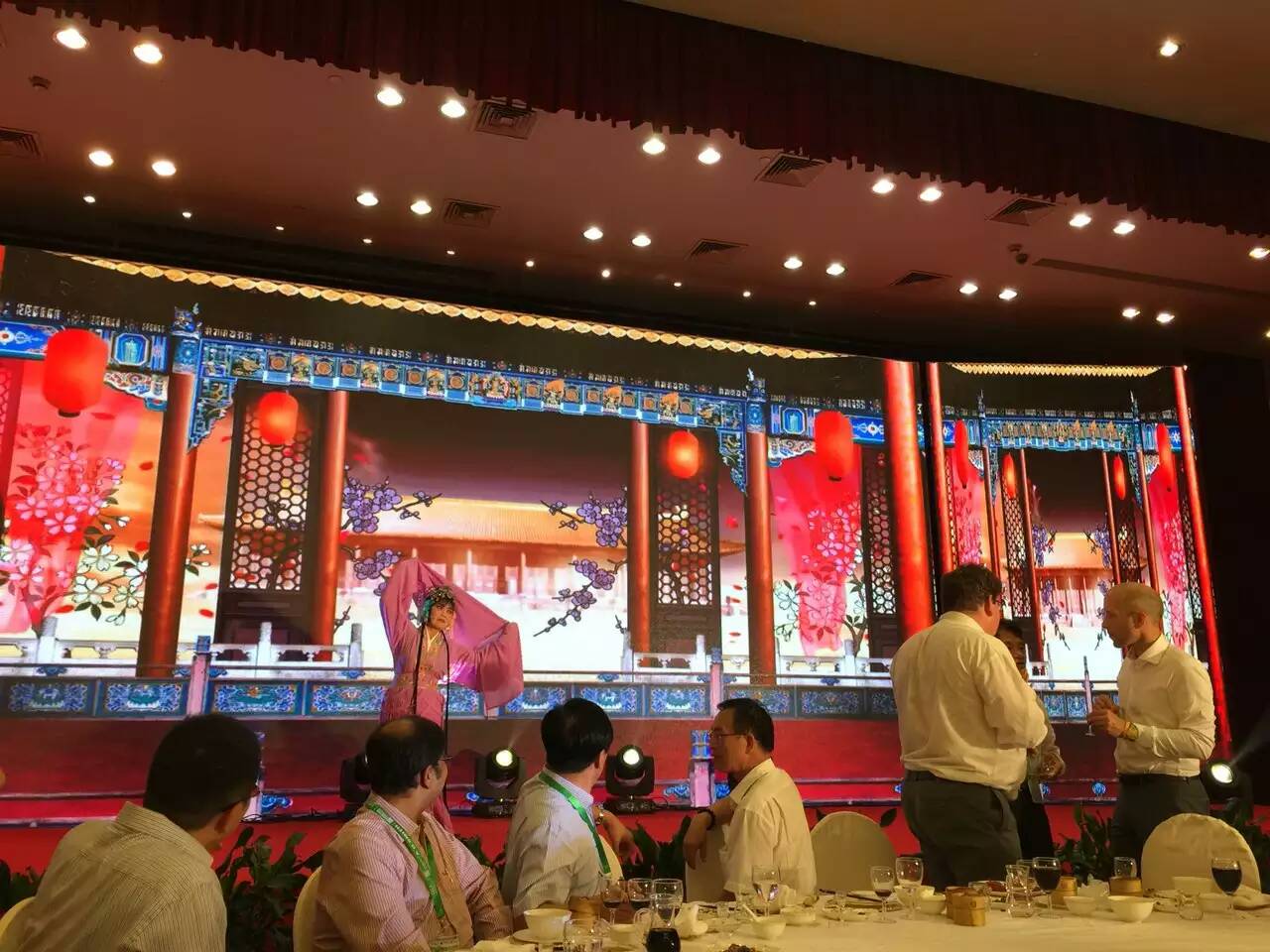  2015年龍普晚宴人數(shù)達(dá)2000人，您被邀請了嗎？